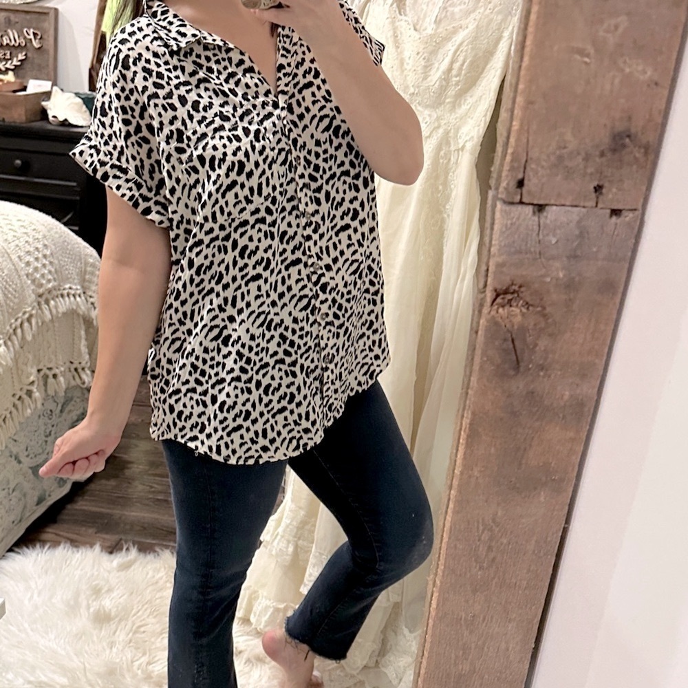 Umgee Black and White Animal Print Button Down Shirt size large - Picture 2 of 7